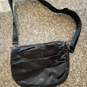 Lug Scuffle Pleated Crossbody Bag Black Adjustable Strap